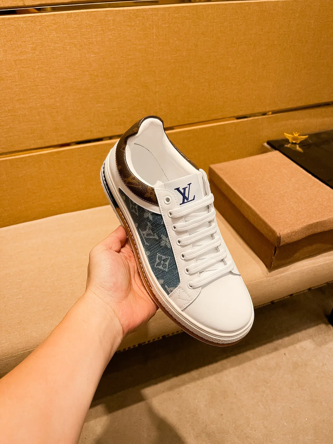 🚘🚘Factory batch 420💰[LV]🔥Louis Vuitton, a high-end men's shoe brand, official website 1:1 latest masterpiece: the upper is made of first-layer cowhide imported from Italy with a comfortable and breathable lining➕original non-slip and wear-resistant outsole🔥, making walking more convenient and comfortable! An exclusive new model, a stunning work, a beautiful 1:1 replica [color] compared to the official quality! Create a fashionable personality to set off your uniqueness! A must-have for trendy men! Classic🔥Size: 38-44 Color: Lee🔥 1⃣️color available🔥.